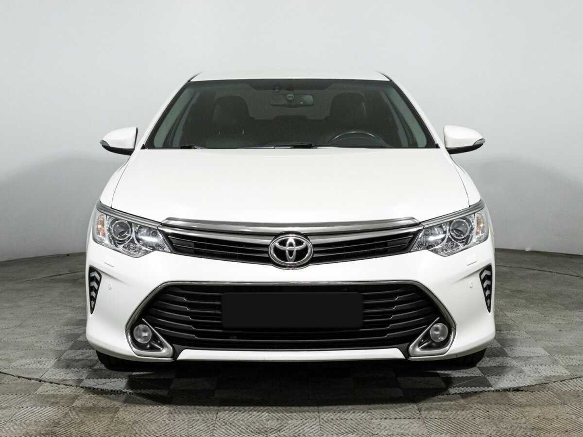 Toyota Camry с пробегом — 2016 год. Фото: #1
