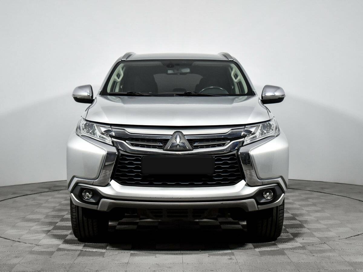 Mitsubishi Pajero Sport с пробегом — 2018 год. Фото: #1