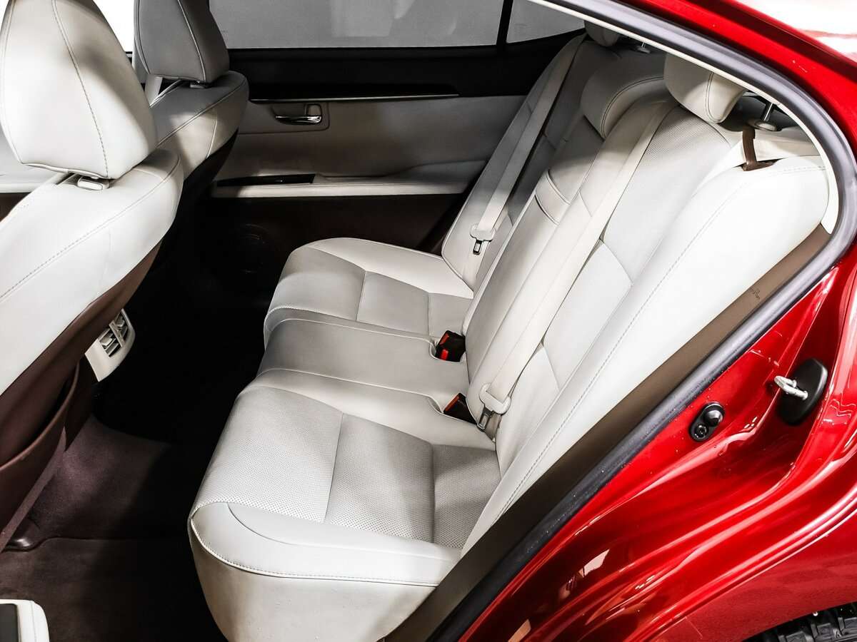 Lexus ES с пробегом — 2016 год. Фото: #12