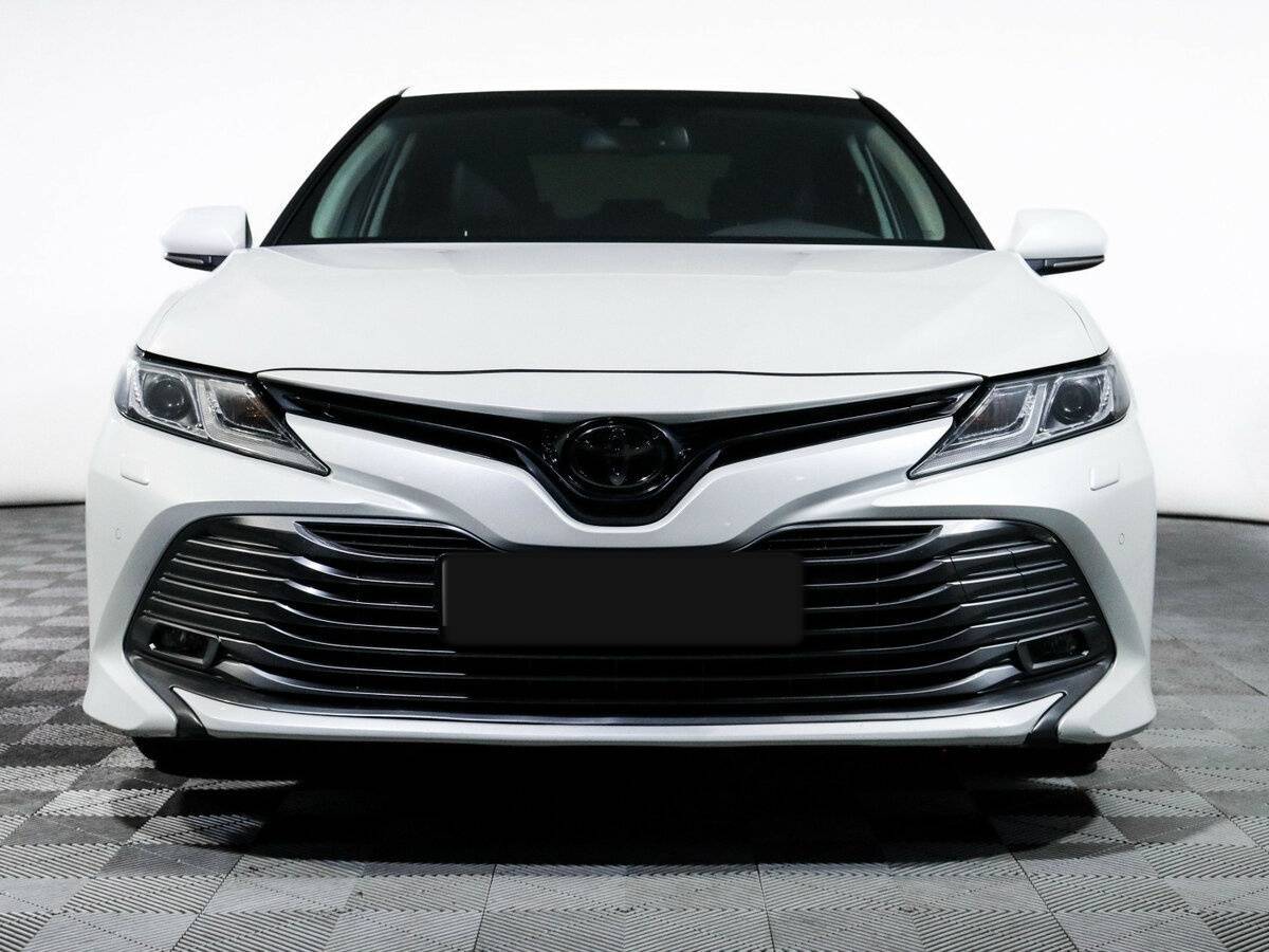 Toyota Camry с пробегом — 2021 год. Фото: #1