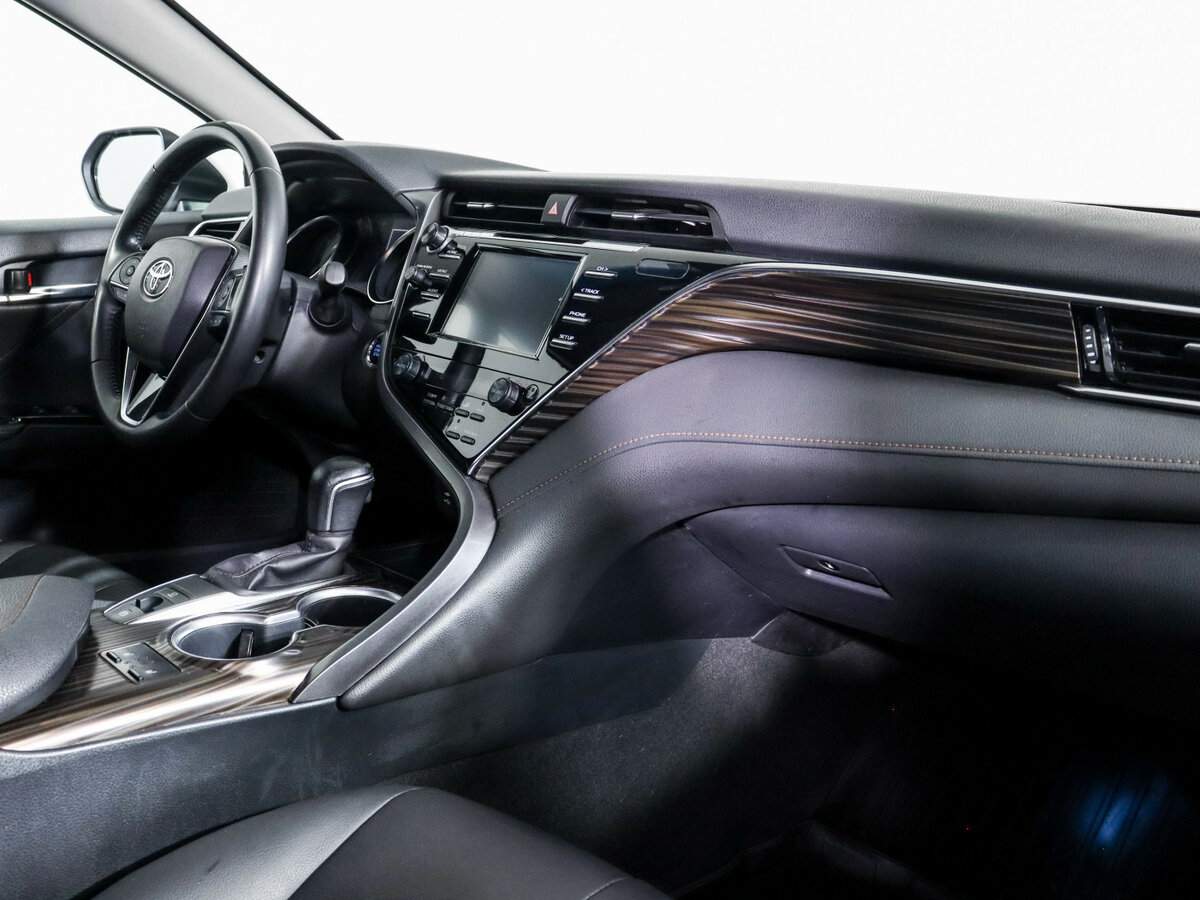 Toyota Camry с пробегом — 2021 год. Фото: #8