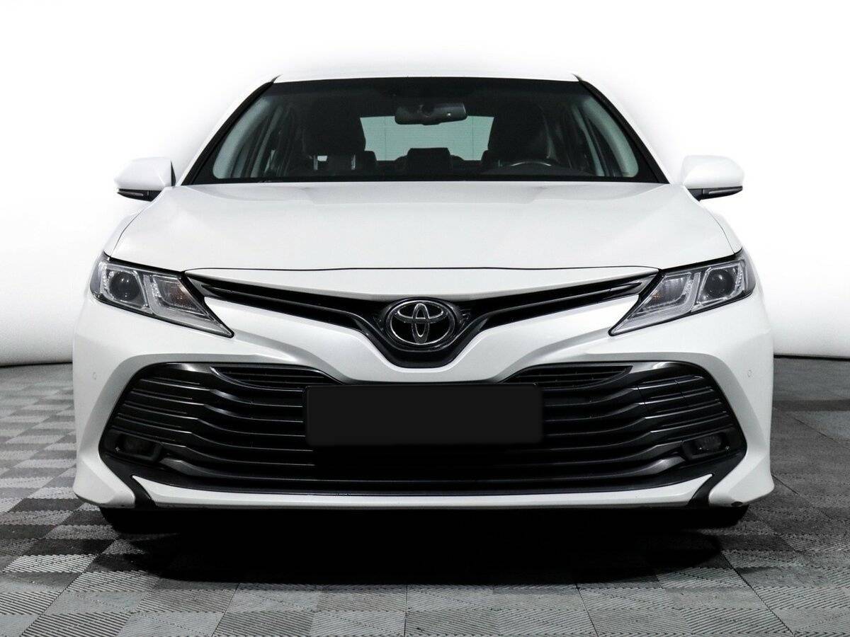 Toyota Camry с пробегом — 2020 год. Фото: #1