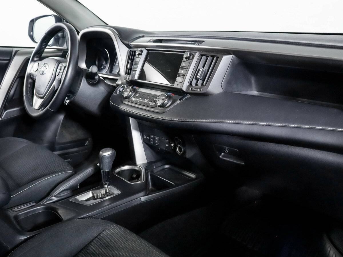 Toyota RAV4 с пробегом — 2017 год. Фото: #5