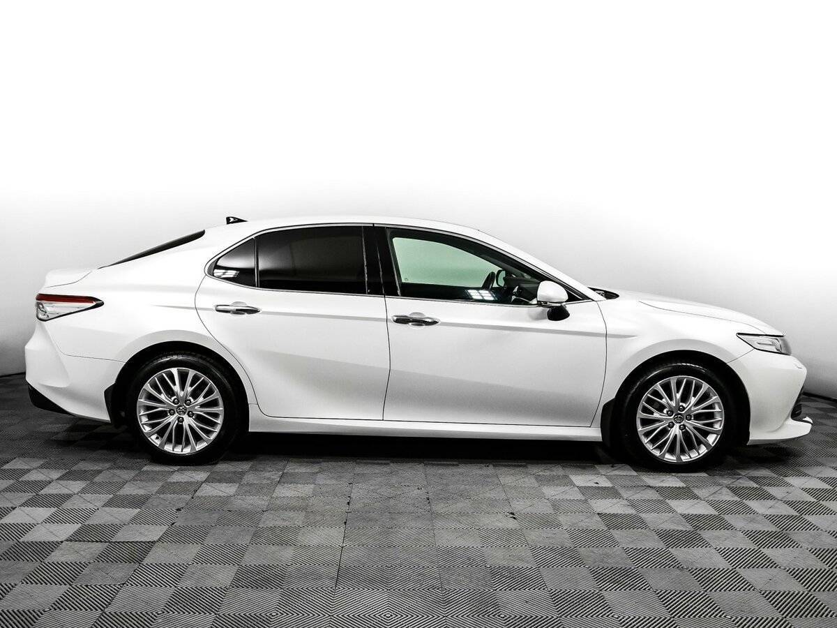 Toyota Camry с пробегом — 2019 год. Фото: #3