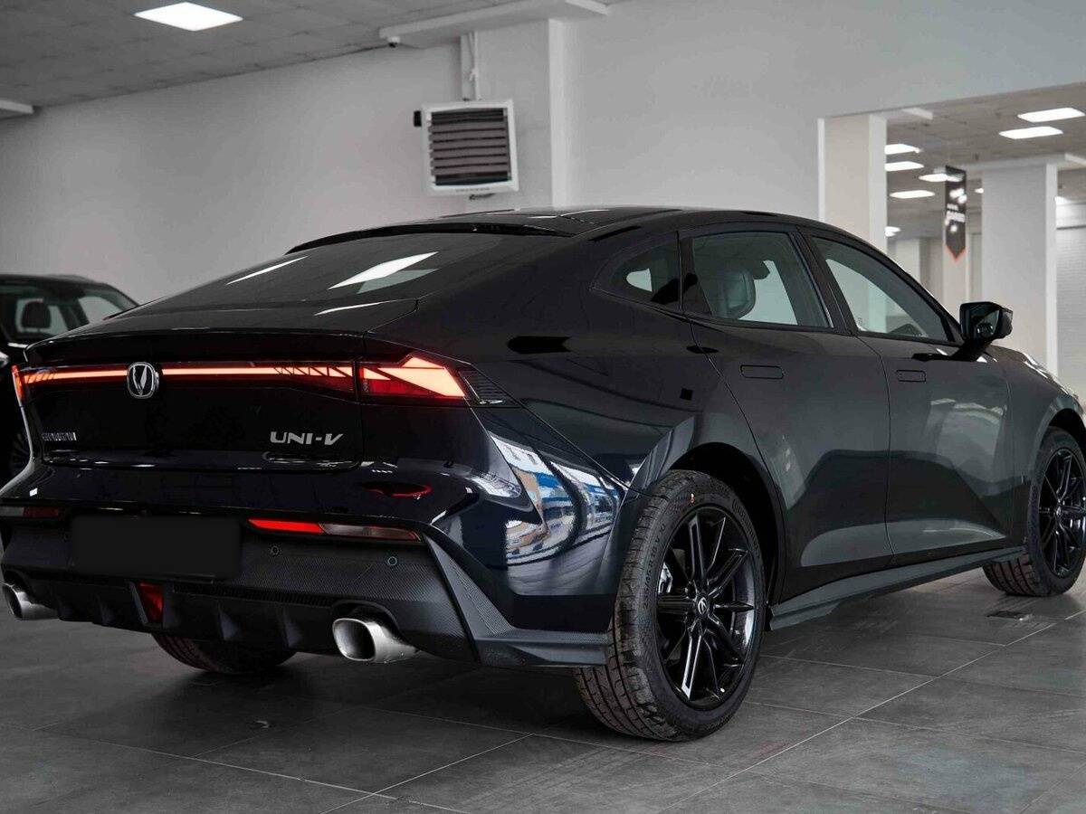 Changan UNI-V с пробегом — 2024 год. Фото: #4