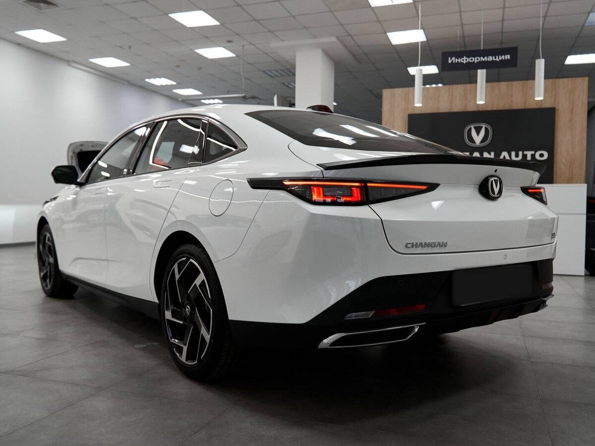 Changan Lamore с пробегом — 2024 год. Фото: #1