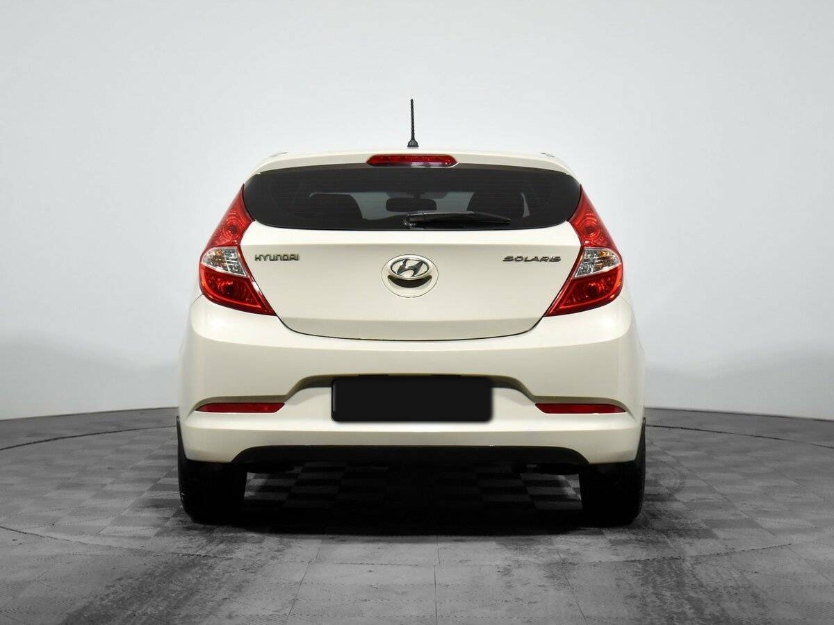 Hyundai Solaris с пробегом — 2015 год. Фото: #5