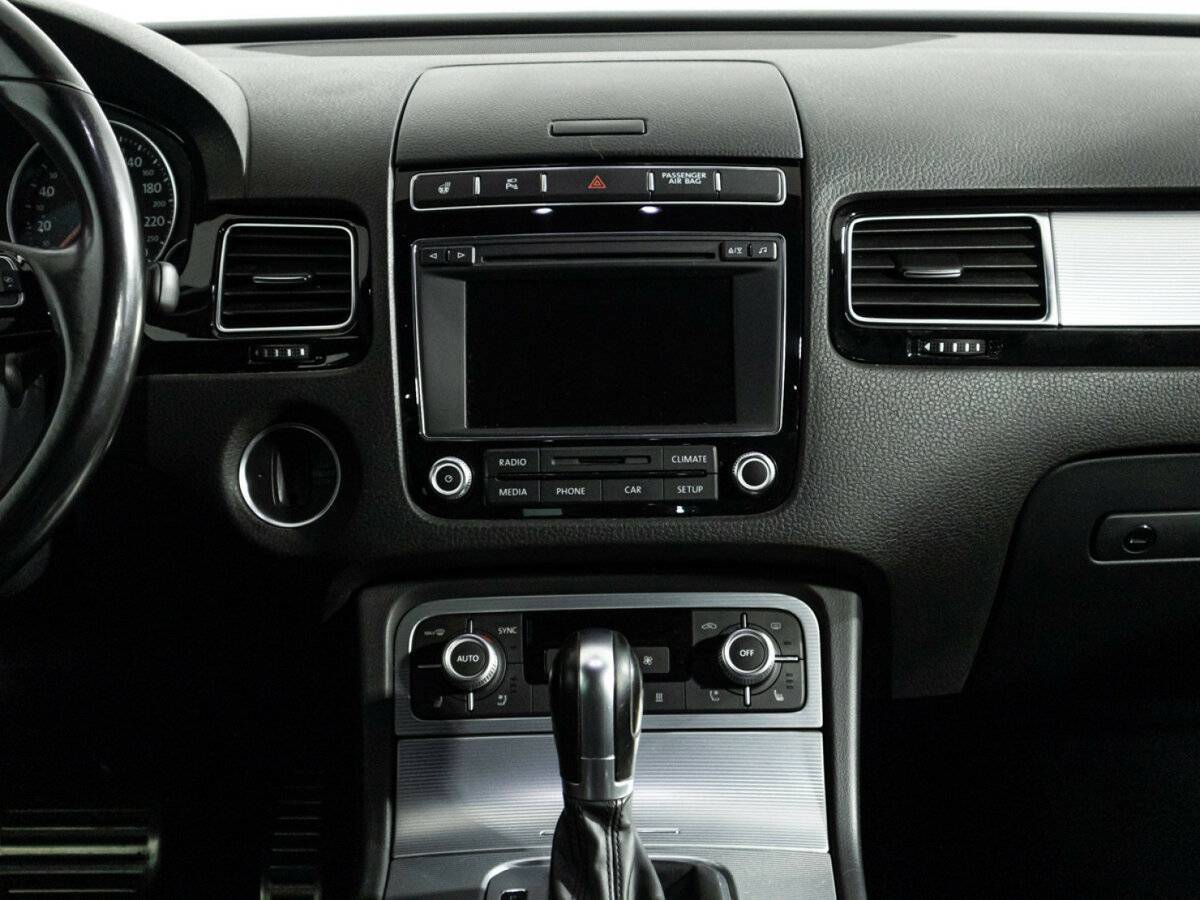 Volkswagen Touareg с пробегом — 2016 год. Фото: #13