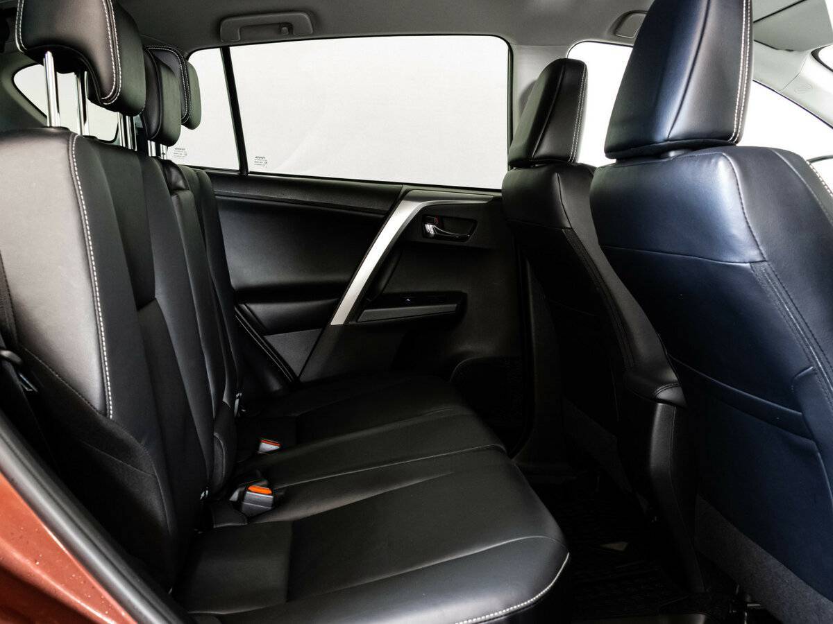 Toyota RAV4 с пробегом — 2019 год. Фото: #18