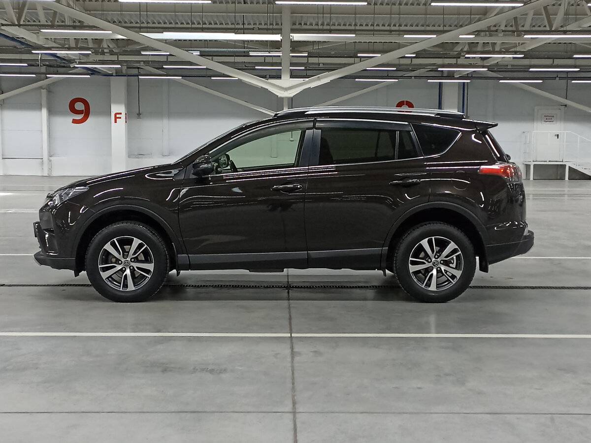 Toyota RAV4 с пробегом — 2016 год. Фото: #7