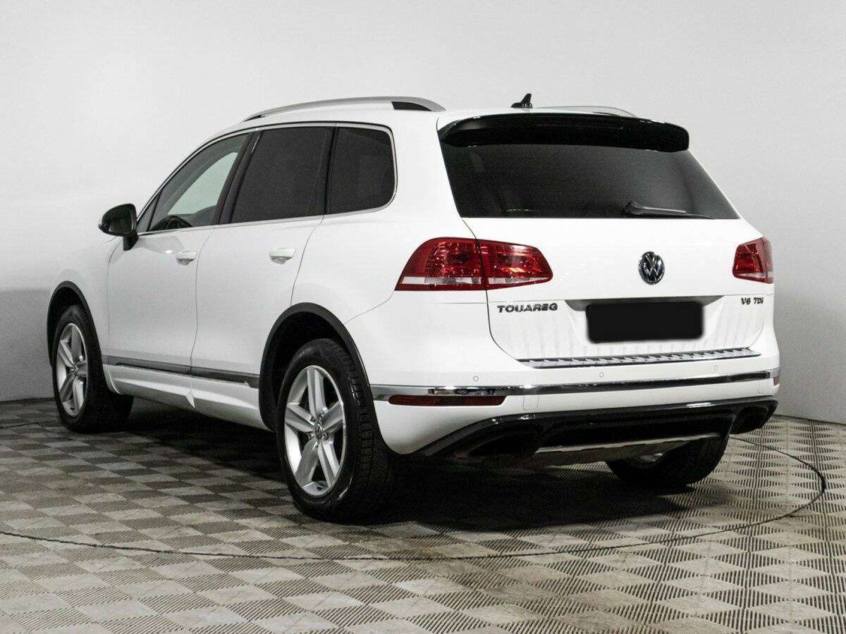 Volkswagen Touareg с пробегом — 2015 год. Фото: #6