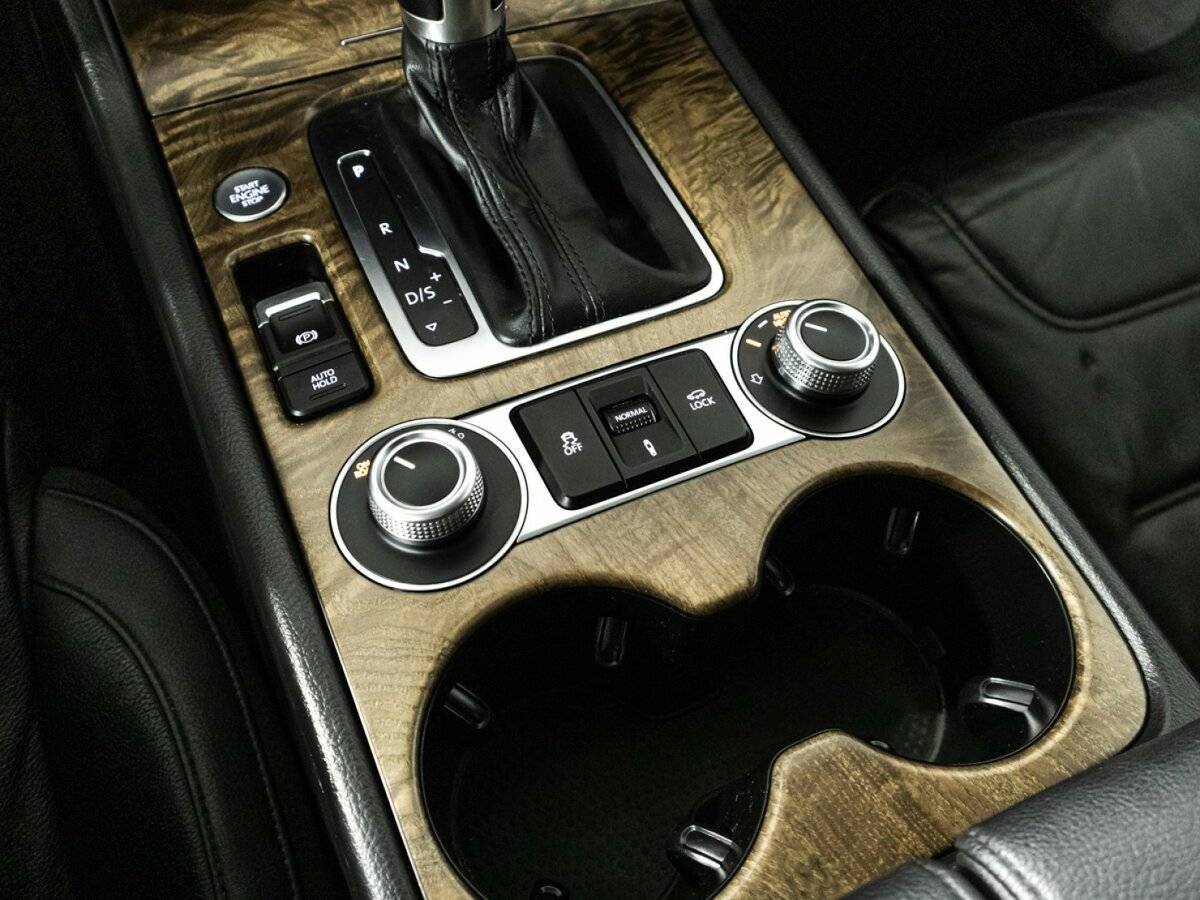 Volkswagen Touareg с пробегом — 2015 год. Фото: #20