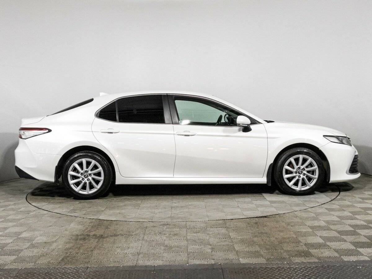 Toyota Camry с пробегом — 2021 год. Фото: #3