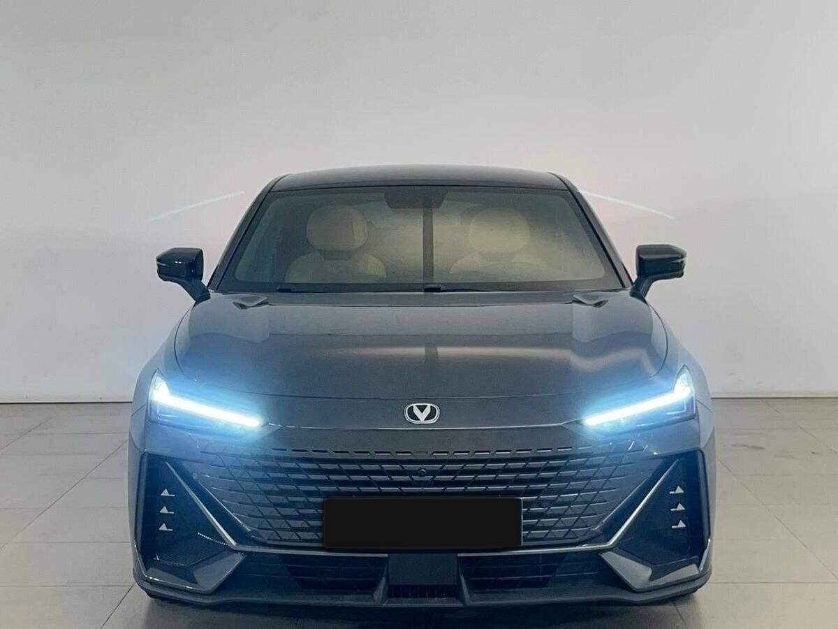 Changan UNI-V с пробегом — 2023 год. Фото: #1