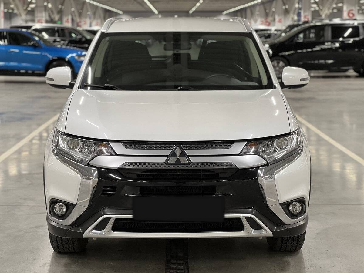 Mitsubishi Outlander с пробегом — 2021 год. Фото: #1