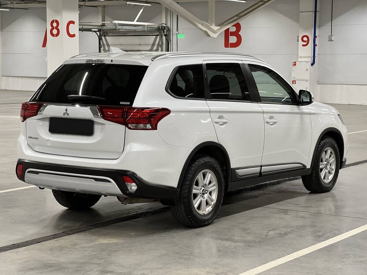 Mitsubishi Outlander с пробегом — 2021 год. Фото: #4