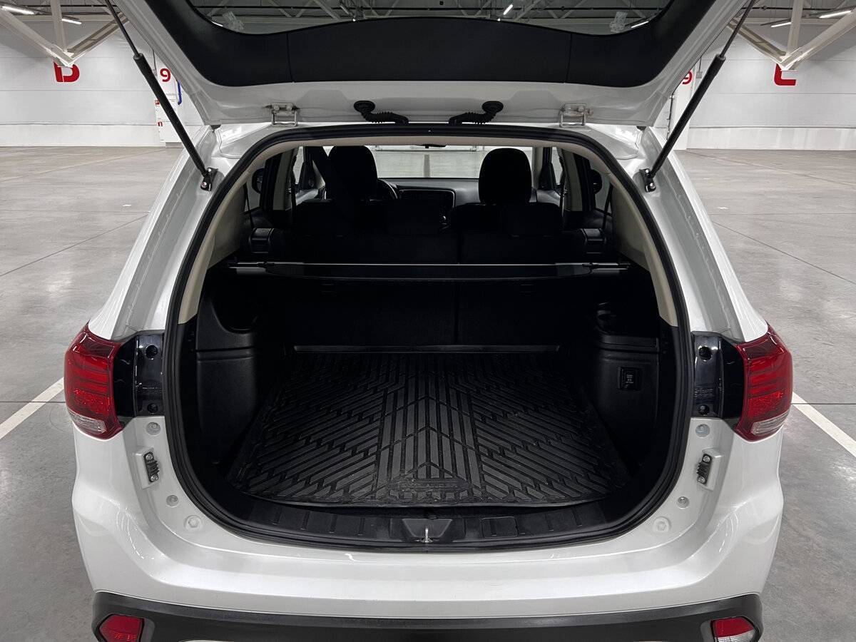 Mitsubishi Outlander с пробегом — 2021 год. Фото: #9