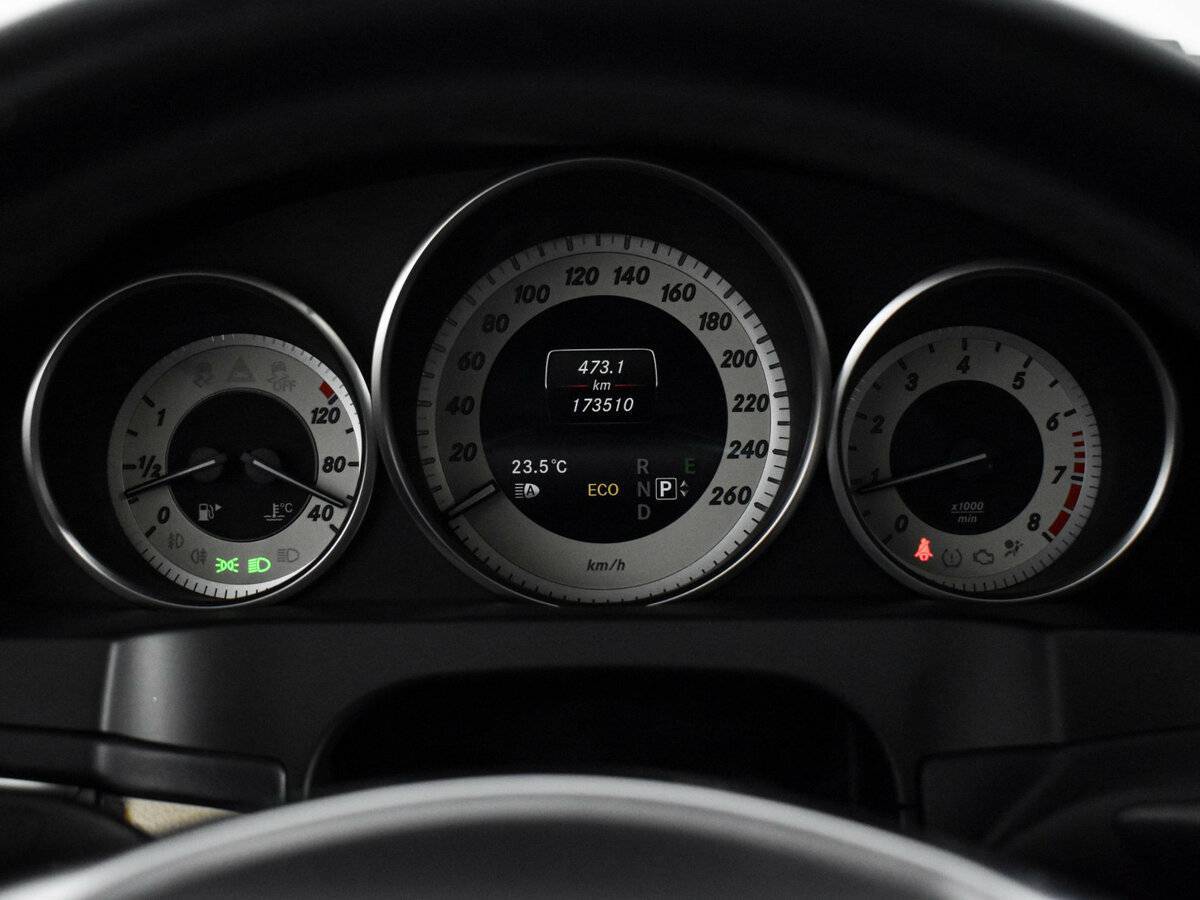 Mercedes-Benz E-Класс с пробегом — 2015 год. Фото: #20