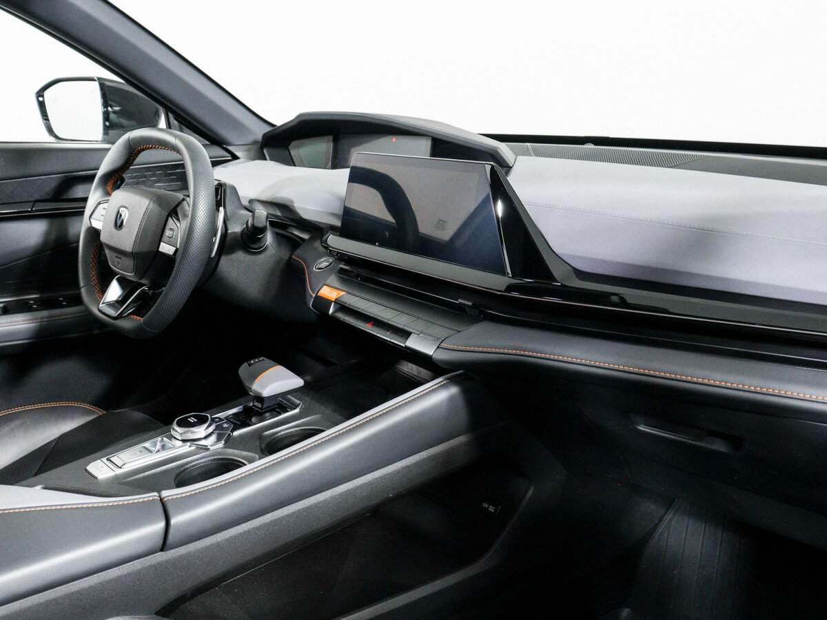 Changan UNI-V с пробегом — 2023 год. Фото: #8