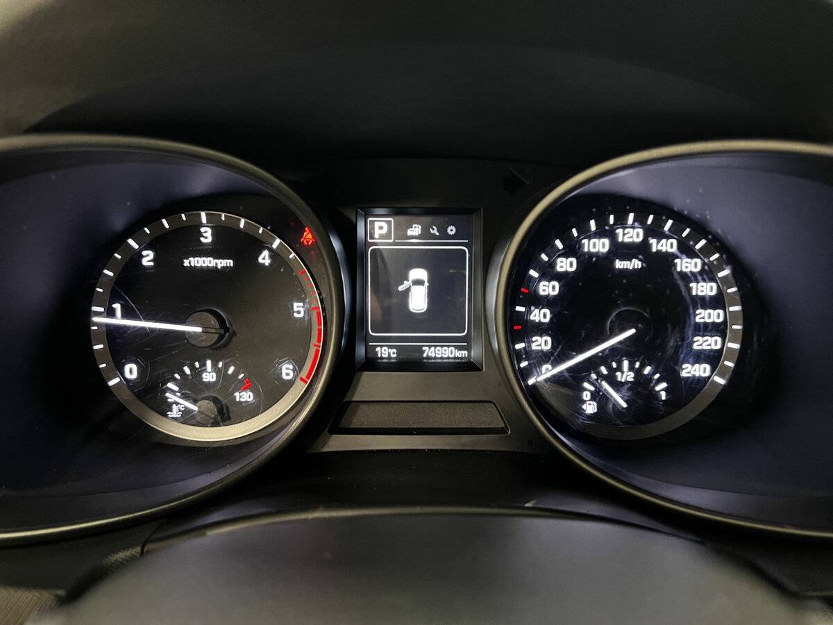 Hyundai Santa Fe с пробегом — 2015 год. Фото: #12