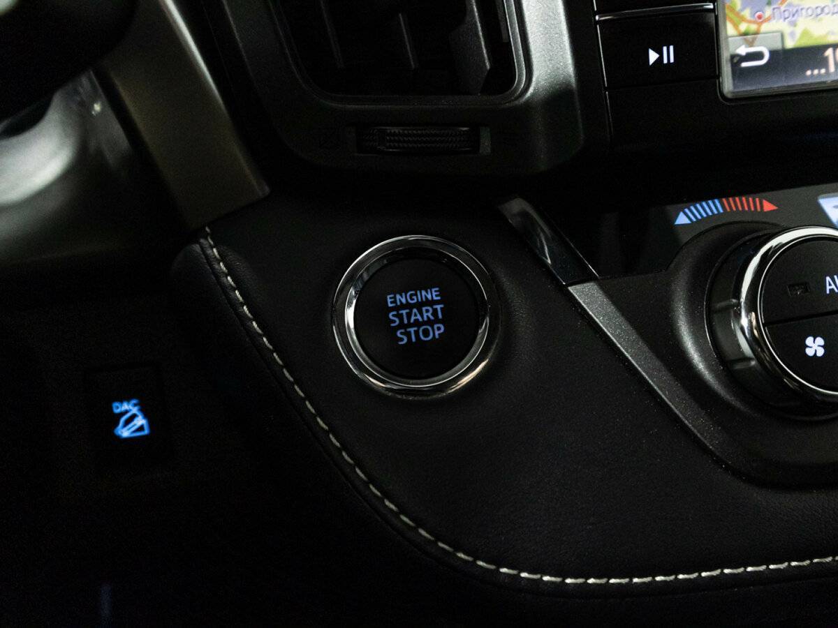 Toyota RAV4 с пробегом — 2017 год. Фото: #19