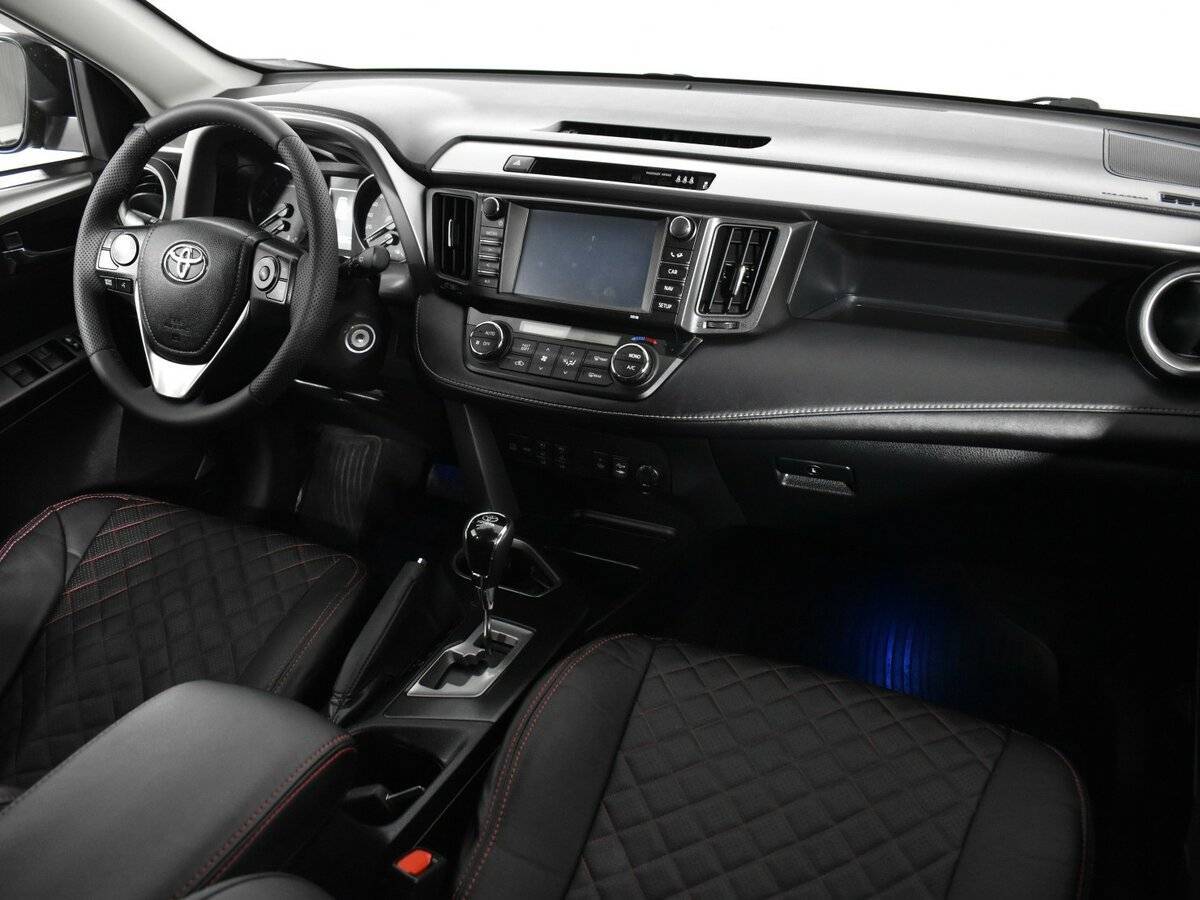 Toyota RAV4 с пробегом — 2017 год. Фото: #8