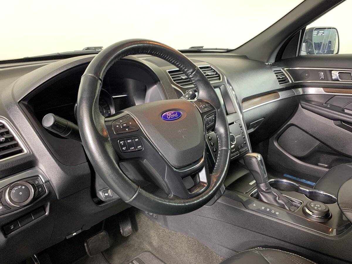 Ford Explorer с пробегом — 2017 год. Фото: #10