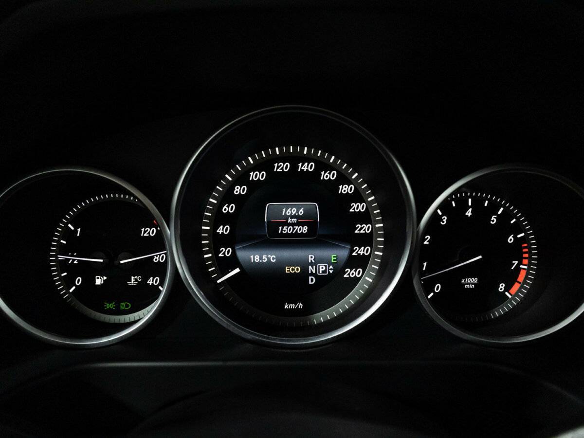 Mercedes-Benz E-Класс с пробегом — 2015 год. Фото: #12