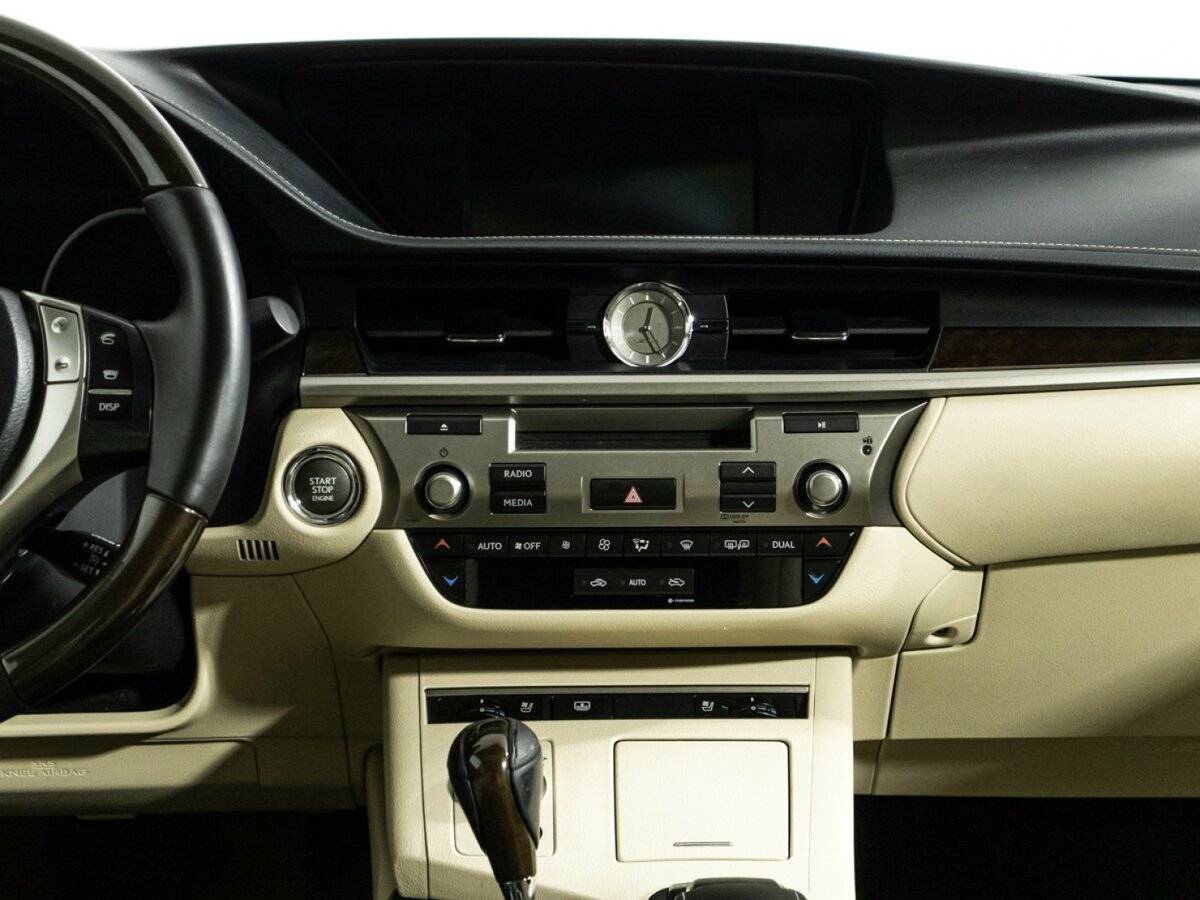 Lexus ES с пробегом — 2014 год. Фото: #13