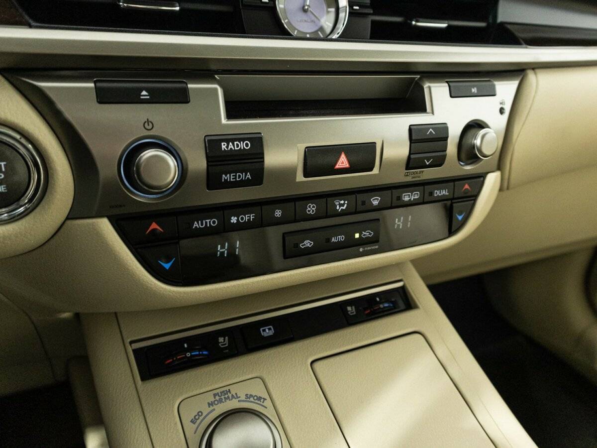 Lexus ES с пробегом — 2014 год. Фото: #18