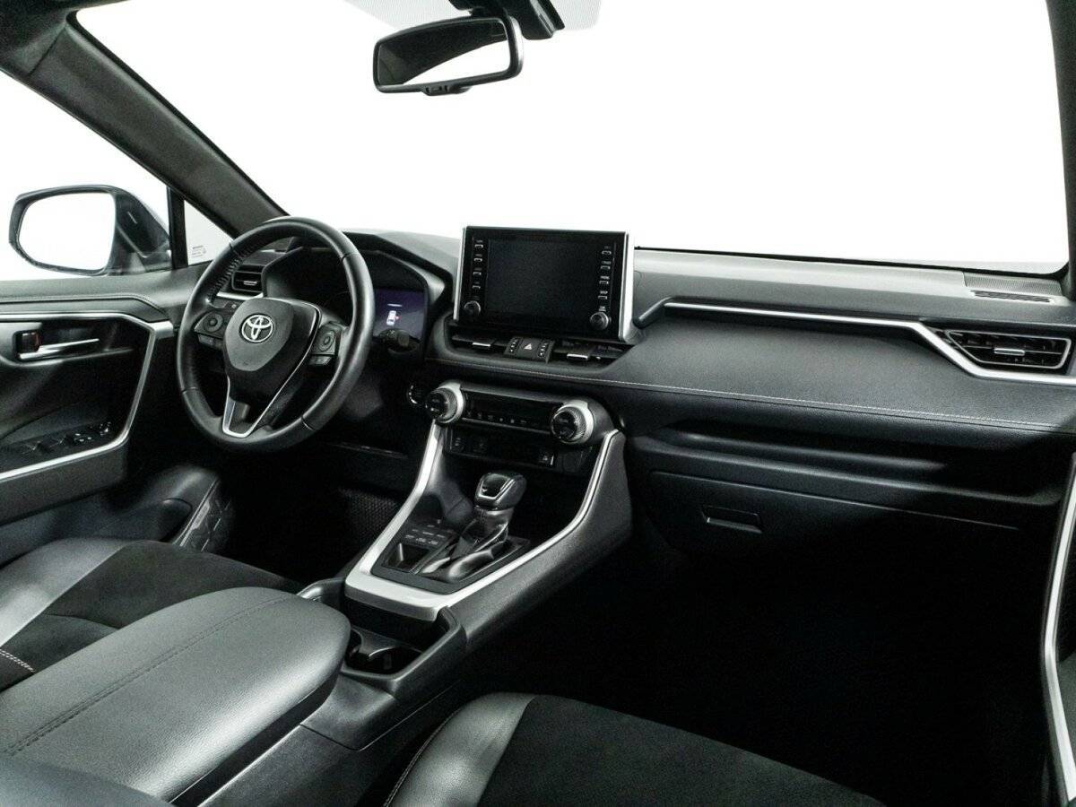 Toyota RAV4 с пробегом — 2020 год. Фото: #8
