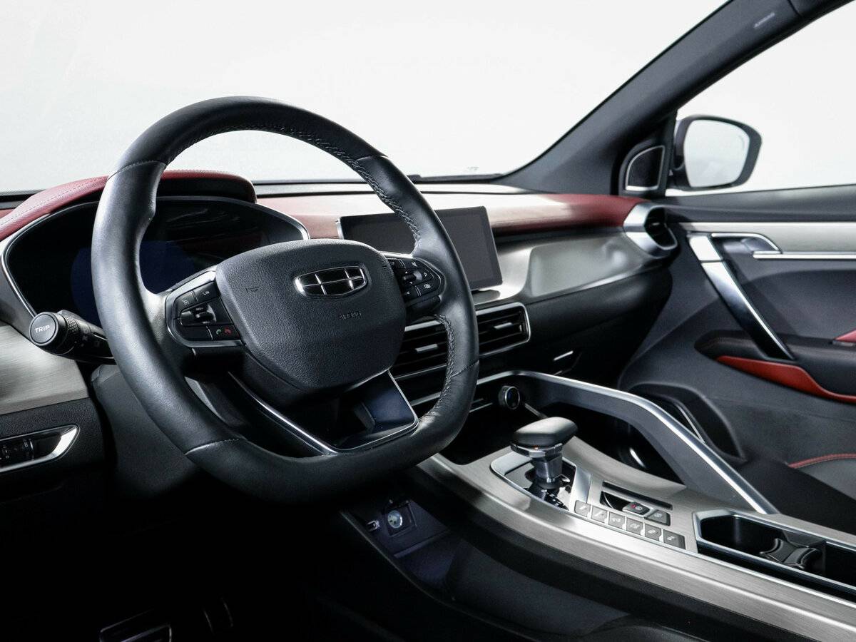 Geely Coolray с пробегом — 2023 год. Фото: #13