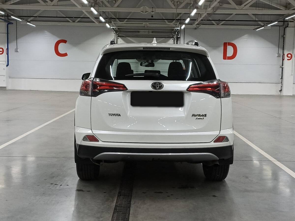 Toyota RAV4 с пробегом — 2017 год. Фото: #5