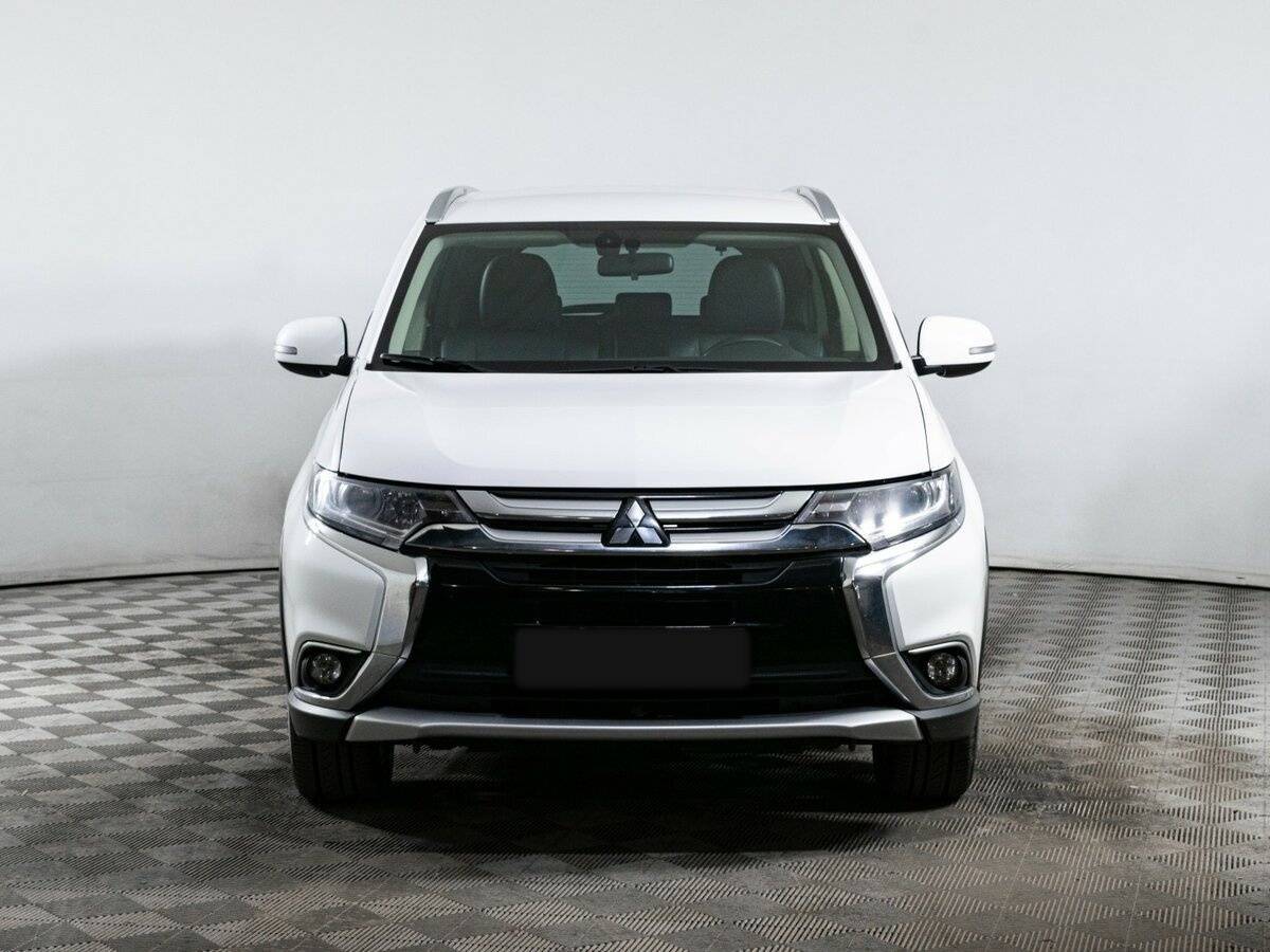 Mitsubishi Outlander с пробегом — 2018 год. Фото: #1