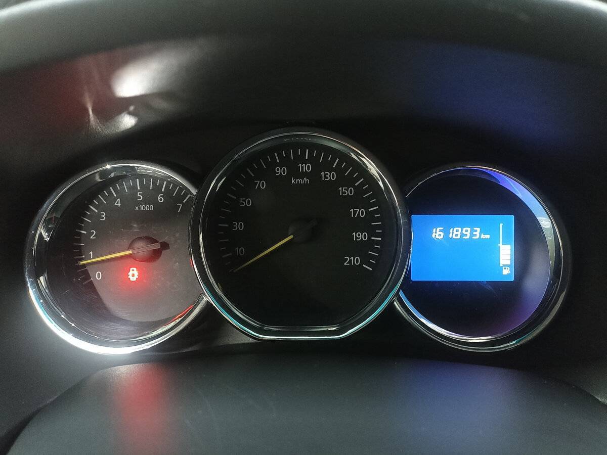 Renault Logan с пробегом — 2017 год. Фото: #12