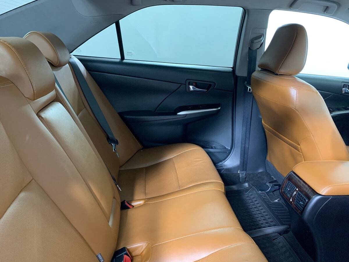 Toyota Camry с пробегом — 2017 год. Фото: #16