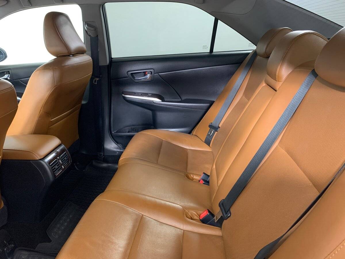 Toyota Camry с пробегом — 2017 год. Фото: #17