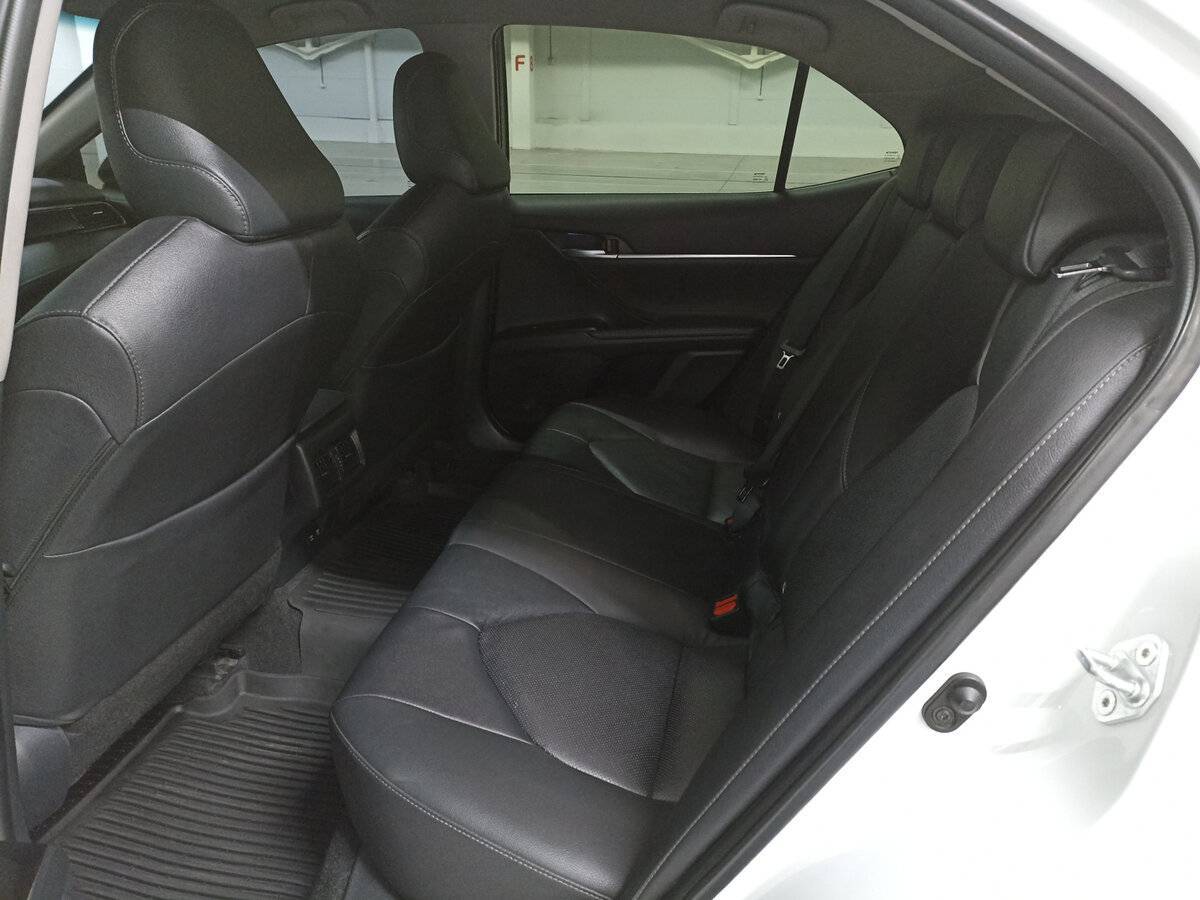 Toyota Camry с пробегом — 2021 год. Фото: #11