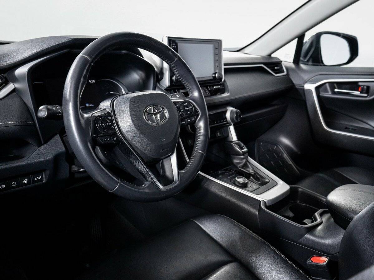 Toyota RAV4 с пробегом — 2019 год. Фото: #13
