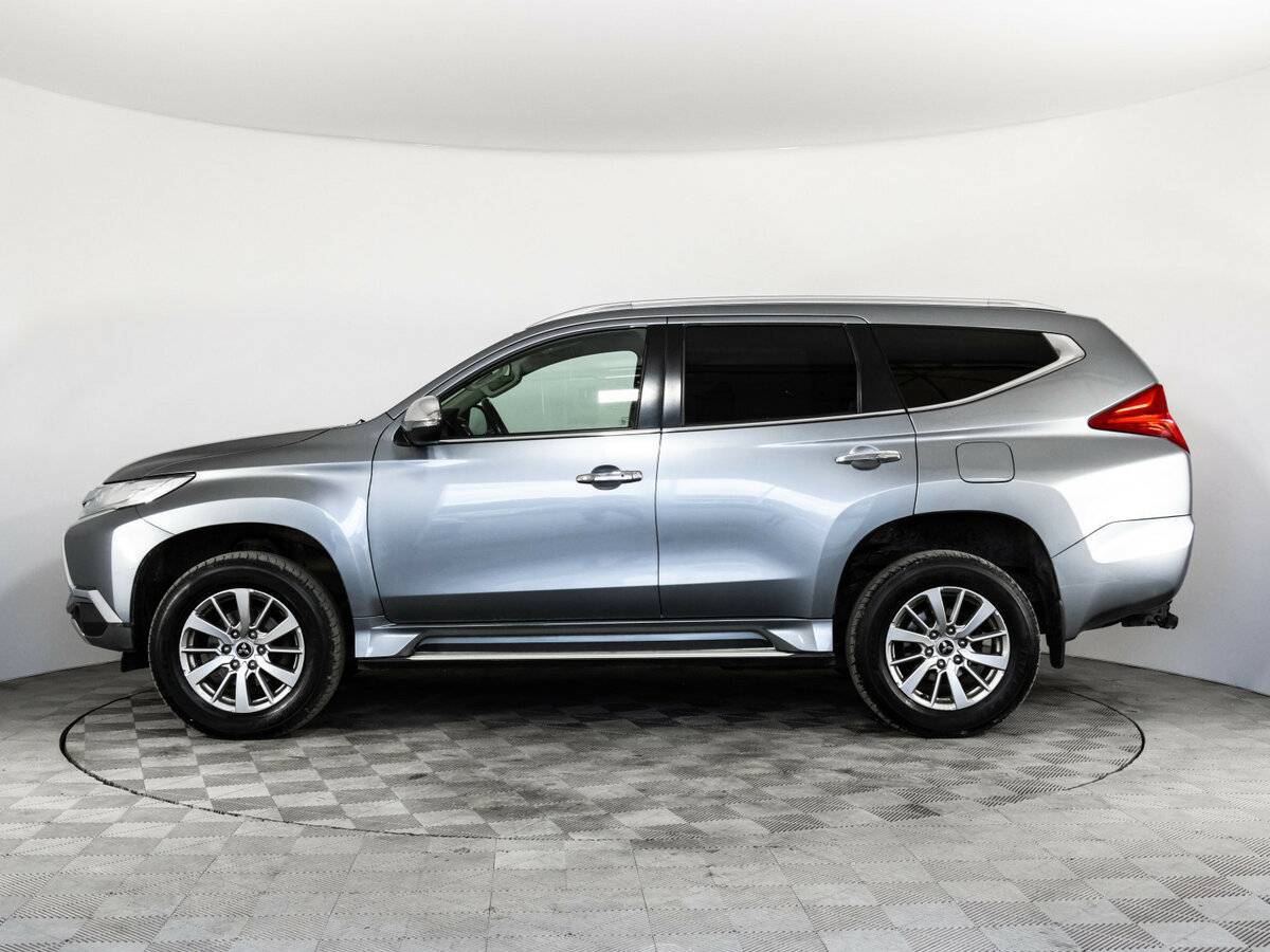 Mitsubishi Pajero Sport с пробегом — 2017 год. Фото: #7