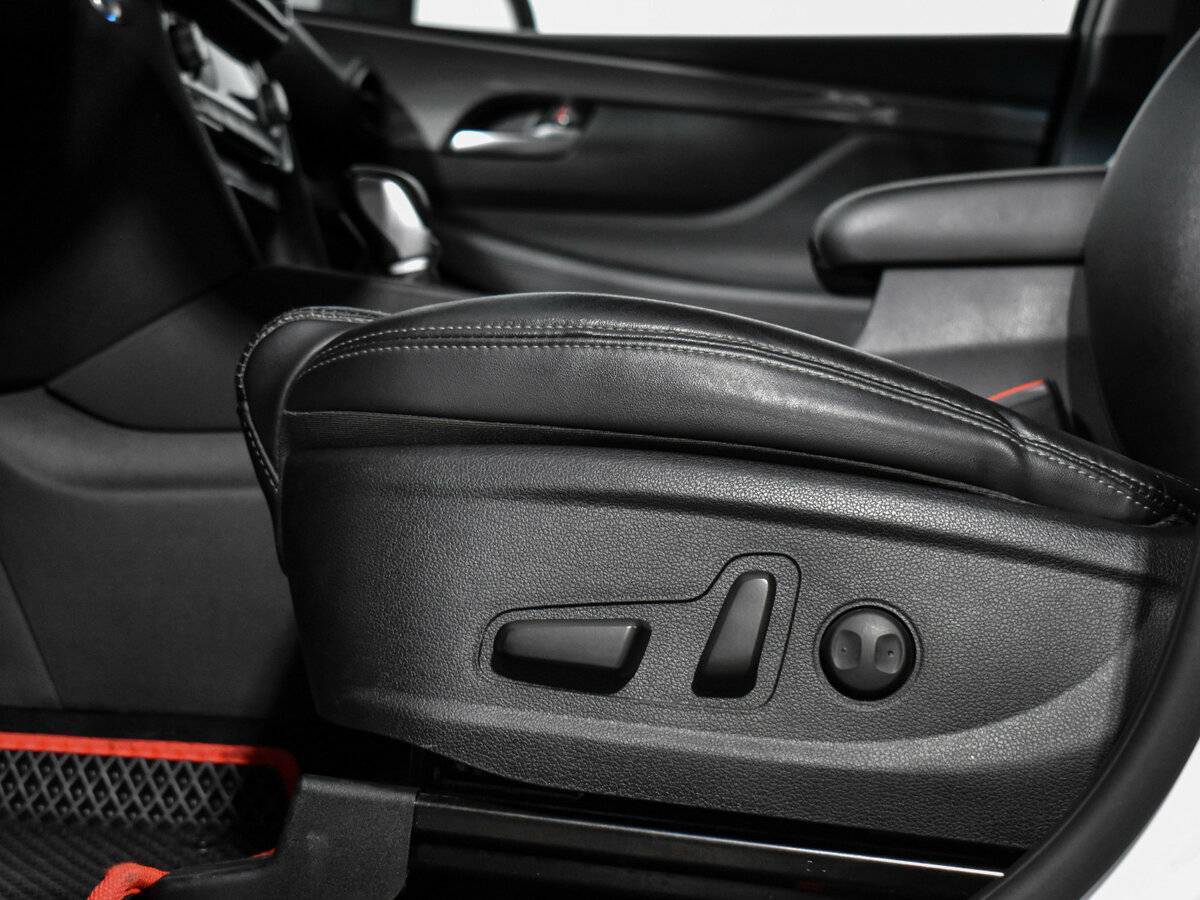 Hyundai Santa Fe с пробегом — 2018 год. Фото: #9