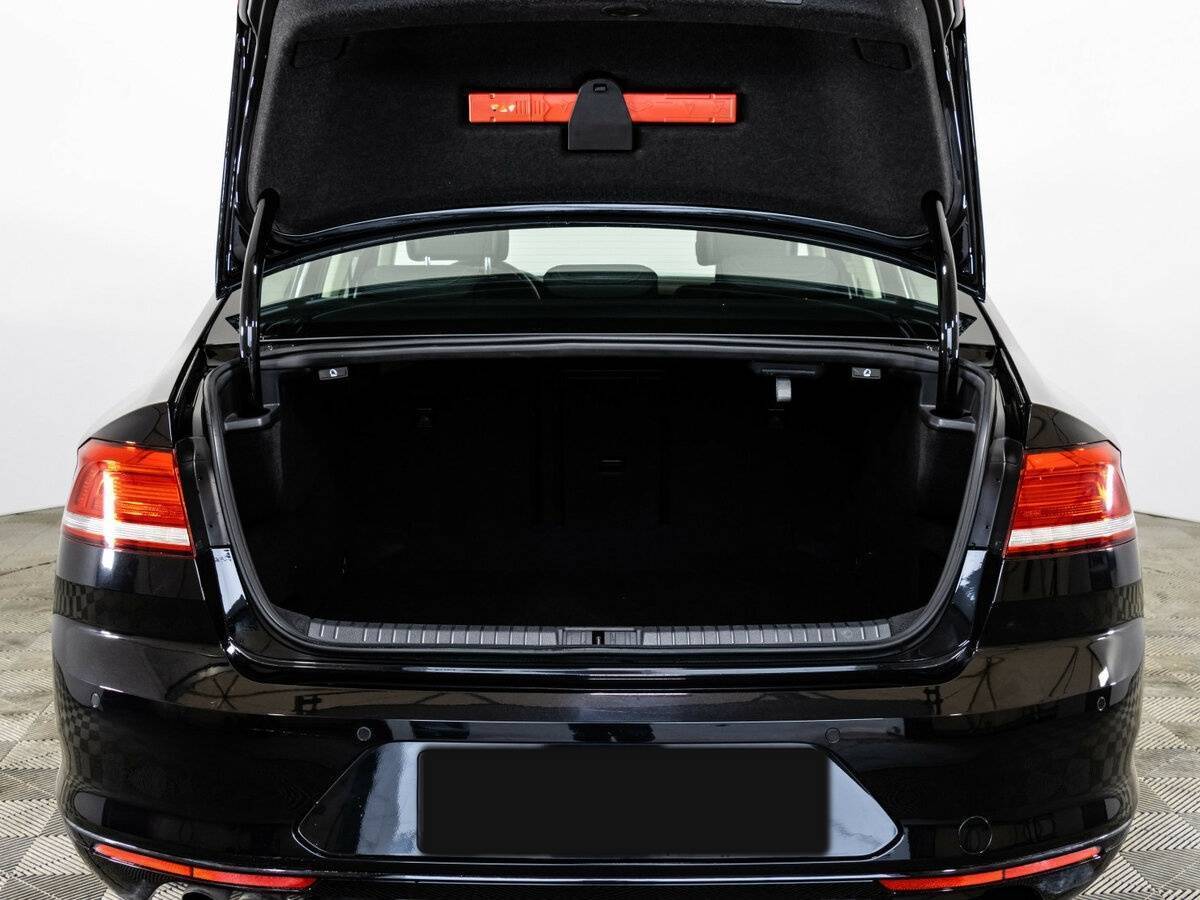 Volkswagen Passat с пробегом — 2018 год. Фото: #20