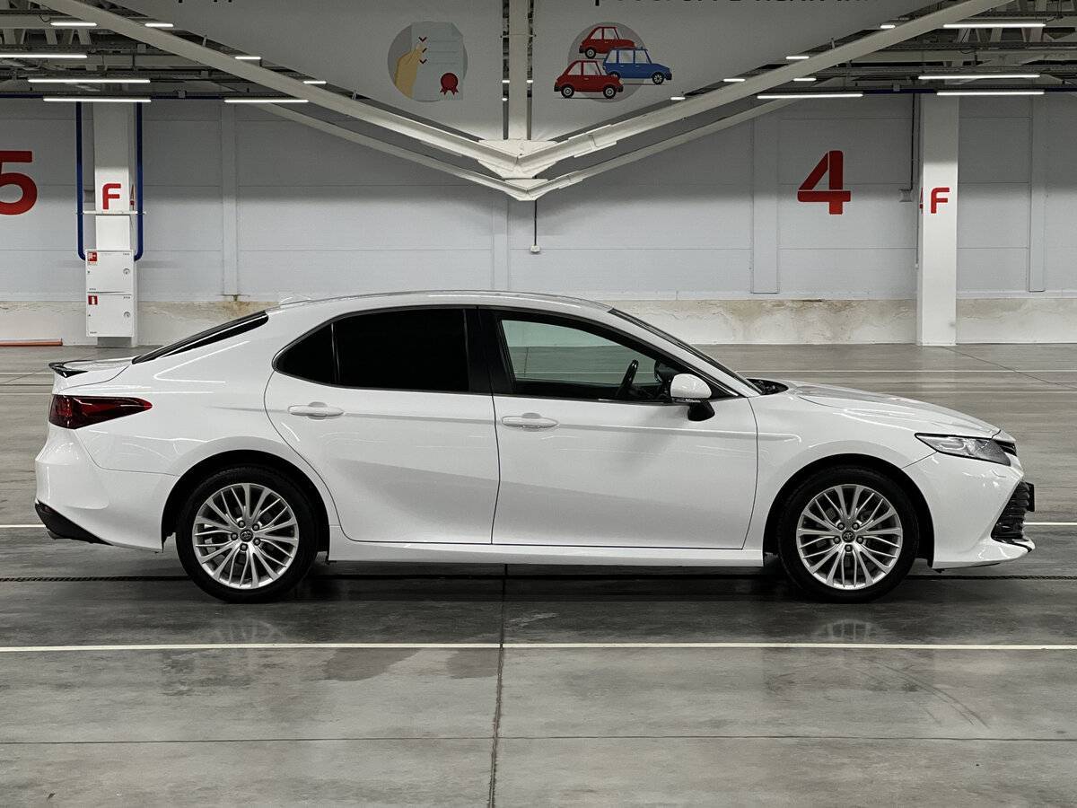 Toyota Camry с пробегом — 2018 год. Фото: #3