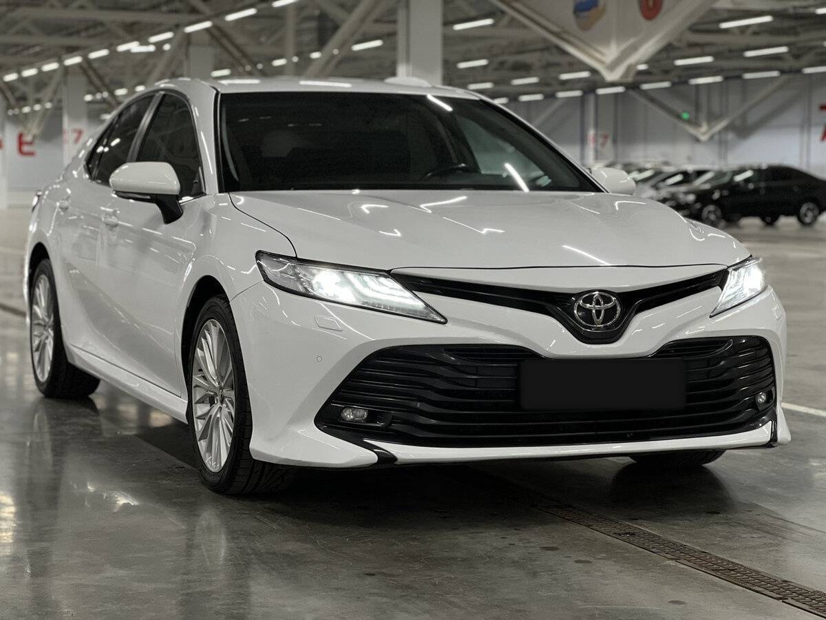 Toyota Camry с пробегом — 2018 год. Фото: #18