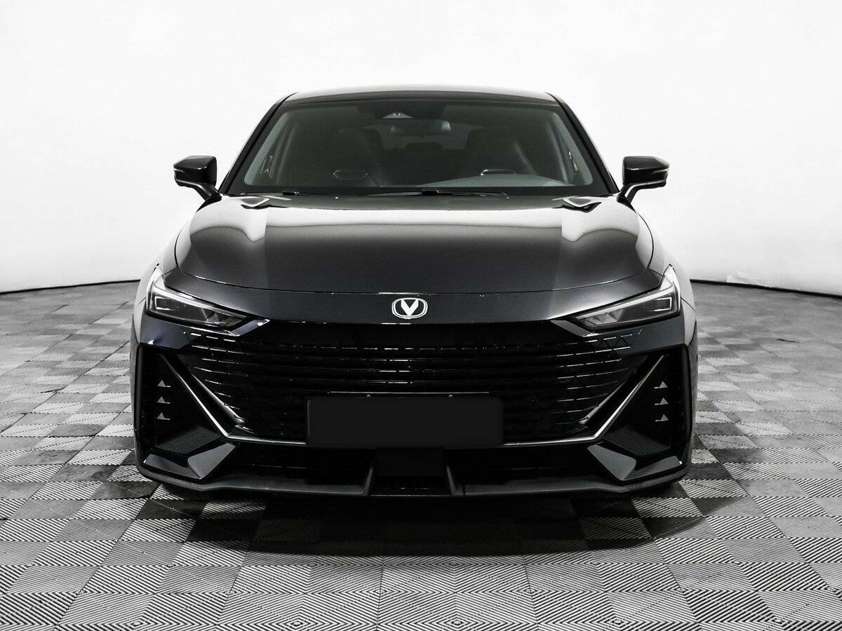 Changan UNI-V с пробегом — 2024 год. Фото: #1