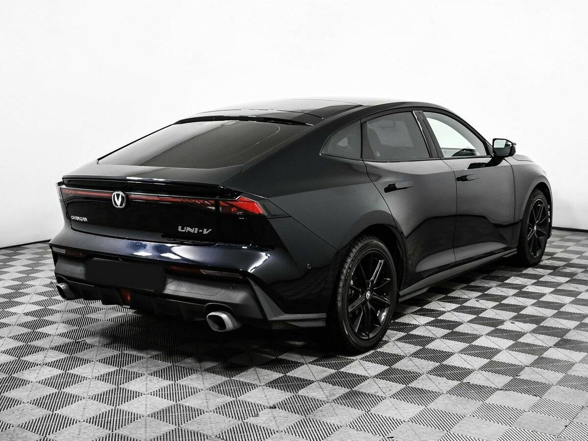 Changan UNI-V с пробегом — 2024 год. Фото: #4