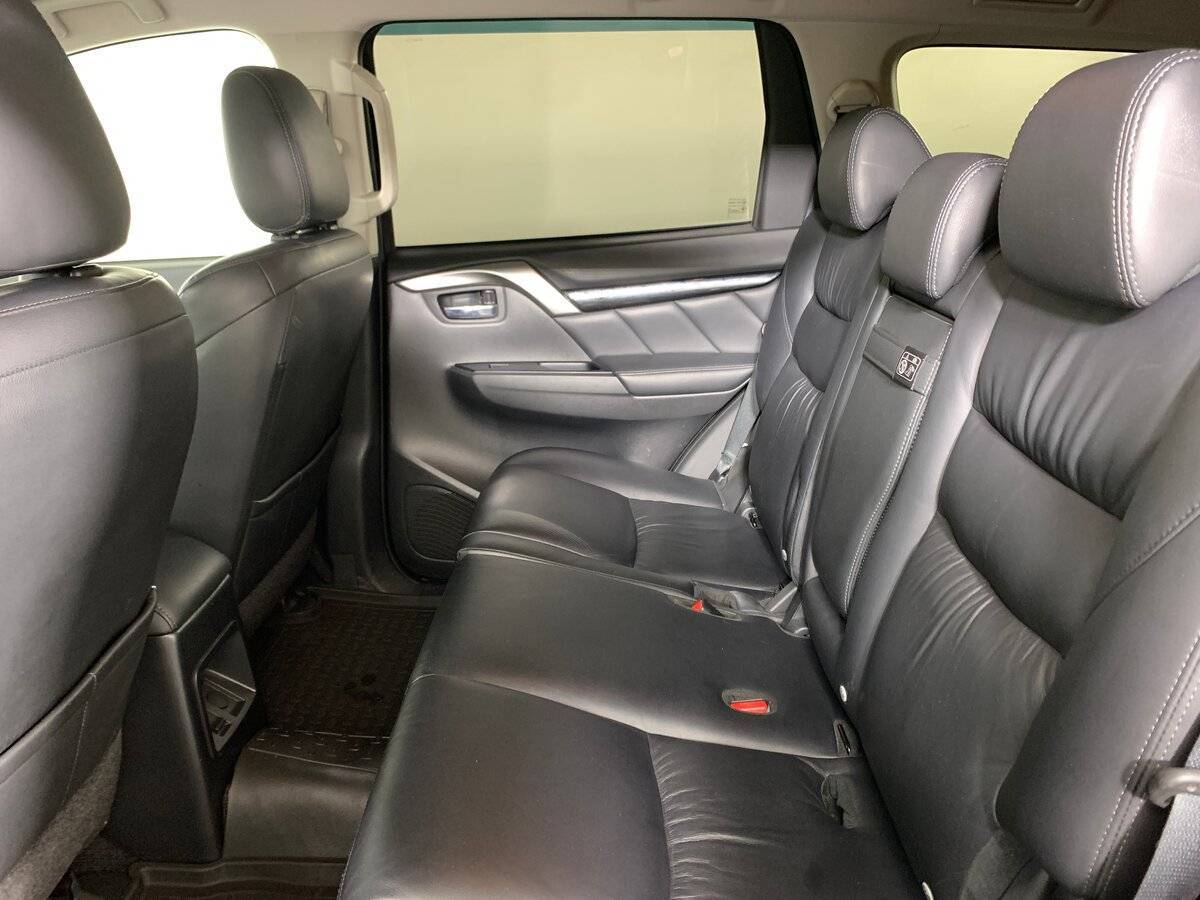 Mitsubishi Pajero Sport с пробегом — 2018 год. Фото: #17