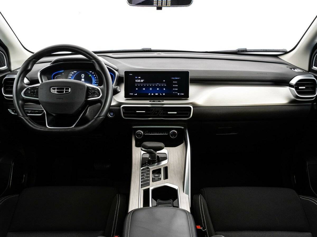 Geely Coolray с пробегом — 2023 год. Фото: #9