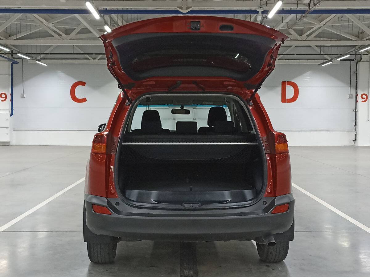 Toyota RAV4 с пробегом — 2014 год. Фото: #9