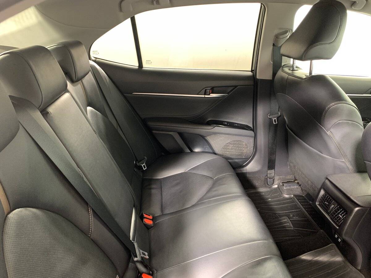 Toyota Camry с пробегом — 2018 год. Фото: #16